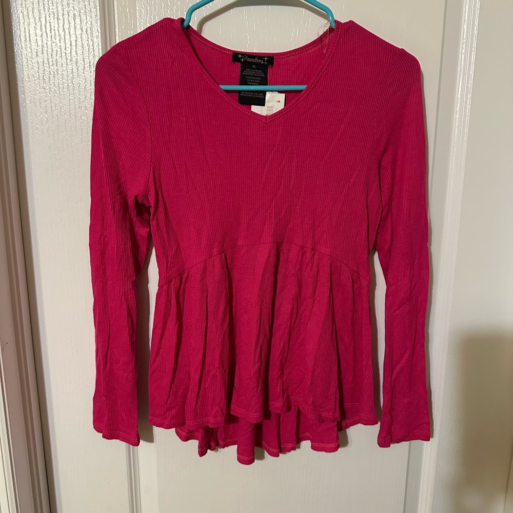 ⚡️NWT Xtraordinary Fuchsia Long Sleeve Peplum Top